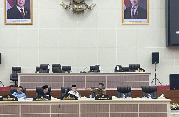 DPRD Sulawesi Tengah dan TAPD Bahas Raperda APBD 2025