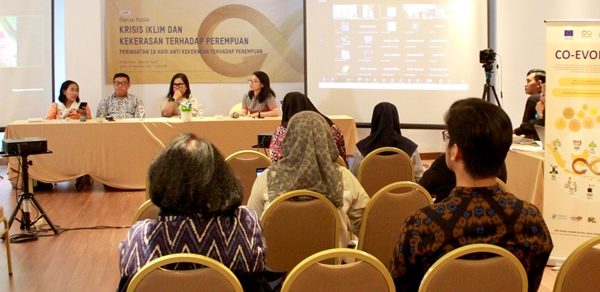 Diskusi Publik IWRF Bahas Dampak Lingkungan Pada Gender