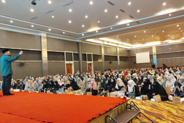 Ratusan Peserta Hadiri Kajian Akbar “Menemukan Kedamaian Hati dalam Ibadah” di Best Western Coco Palu